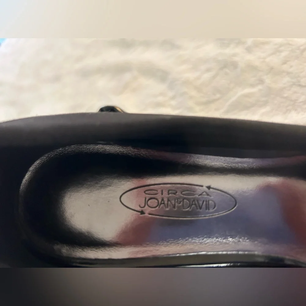 Joan & David Wedge Pumps Black low heel 8.5